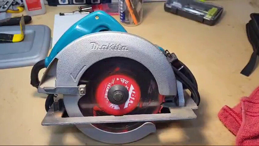 Circular saw, frame 17, CRF 28 encode