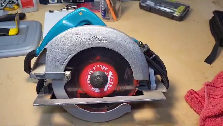 Circular saw, frame 40, CRF 28 encode