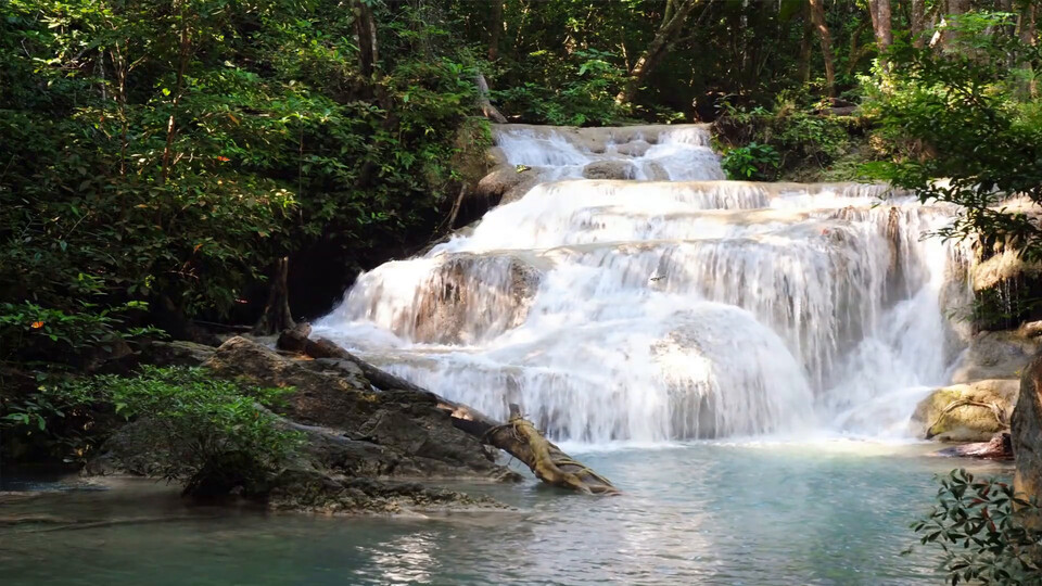 Waterfall, frame 86, CRF 28 encode